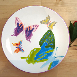 Keramik mit Schmetterlingen bemalen
